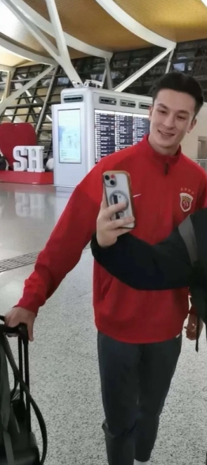 博主：安永佳、岳鑫、张源、卢永涛、刘祝润跟随海港前往迪拜冬训