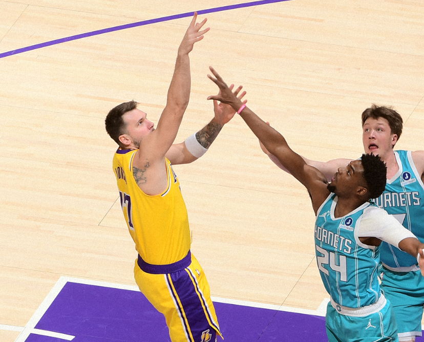 OD体育官方-爆冷!湖人18分惨败鱼腩黄蜂,东契奇39分,球队有三个问题难解决