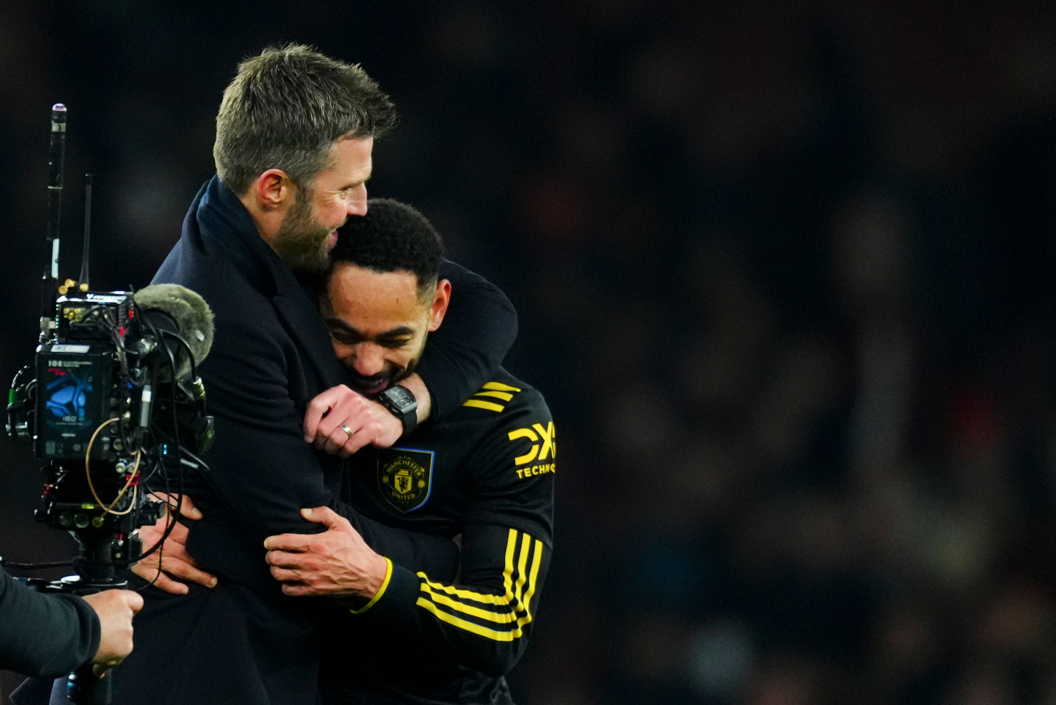 OD体育官方-记者：卡里克与助教亲密合作，球员对训练课印象深刻并焕发新活力